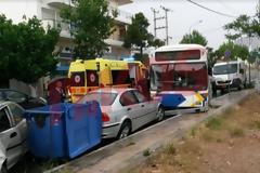 Καραμπόλα στα Άνω Λιόσια - Αυτοκίνητο έπεσε πάνω σε λεωφορείο της ΕΘΕΛ και μετά σε άλλο όχημα - ΦΩΤΟ αναγνώστη