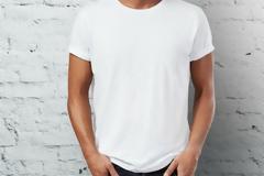 Το κόλπο για να διατηρείτε κατάλευκα τα ρούχα σας