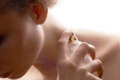 Και όμως φοράτε το άρωμα με λάθος τρόπο – Δείτε τον σωστό!