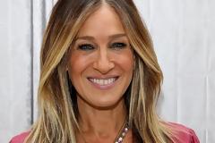 Πόσο μεγάλωσαν! Η Sarah Jessica Parker σε μία σπάνια εμφάνιση με τις δίδυμες κόρες της