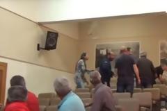 Αλεξάνδρεια: Επεισόδια σε ομιλία βουλευτή του ΚΚΕ – Επίθεση από ομάδα 5 ατόμων (ΒΙΝΤΕΟ)