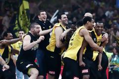 Μεγάλη επιτυχία για το ελληνικό μπάσκετ, η ΑΕΚ κατέκτησε ευρωπαϊκό κύπελλο