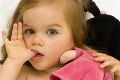 Γιατί τα μωρά πιπιλάνε το δάχτυλό τους