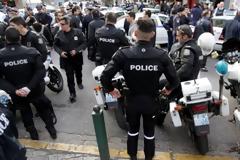 Αστυνόμος στον αρχηγό της ΕΛΑΣ: 