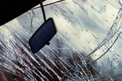 ΙΧ μποούκαρε σε βιτρίνα καταστήματος στο Αγρίνιο