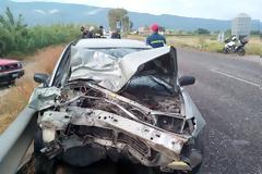 Στο νοσοκομείο έγκυος, μετά από σοβαρό τροχαίο στην εθνική οδό στο Αγρίνιο (φωτο)