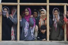 Φρίκη - Την έκαψαν ζωντανή: 14 άντρες και μια γυναίκα βiασαν 16χρονη και την κακοποίησαν μέχρι θανάτου