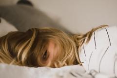 Πρέπει να πλένεις πιο συχνά τα σεντόνια την άνοιξη και το καλοκαίρι;