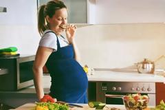 2 διατροφικές συνήθειες που επηρεάζουν τις γυναίκες που θέλουν να μείνουν έγκυες