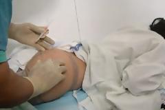 Γνωστή τραγουδίστρια έκανε ξέφρενο πάρτι με αγόρια τα τάισε πασίγνωστο σεξουαλικό superfood και κατέληξε για ράμματα