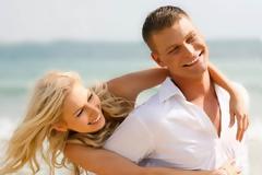 Γιατί τα παιχνιδιάρικα αστεία δυναμώνουν τον έρωτα;