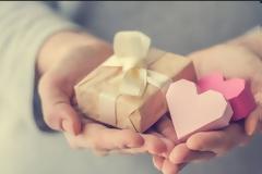 Η αγάπη θεραπεύει τόσο εκείνους που τη δέχονται όσο και εκείνους που την προσφέρουν