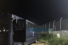 Νύχτα αιματηρών επεισοδίων σε κέντρο φιλοξενίας προσφύγων στη Θεσσαλονίκη