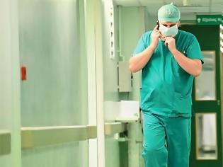 Φωτογραφία για ΑΡΣΙ προς ΝΔ: Δεν πλεονάζουν οι γιατροί στο ΕΣΥ – Στις 6.500 οι κενές οργανικές θέσεις