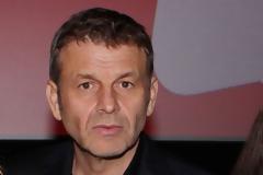 Επανέρχεται ο Απόστολος Γκλέτσος: «Έχω πάει και με άντρα και ήταν πολύ ωραία» (video)