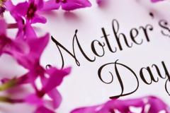 Γιορτή της μητέρας 2018: Πότε πέφτει και πώς καθιερώθηκε