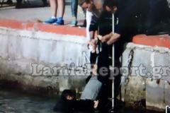 Εύβοια: Η στιγμή που τον σώζουν από βέβαιο πνιγμό - Σοκάρουν οι εικόνες