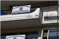 Απίστευτο βίντεο: Πολίτης ψάχνει απεγνωσμένα βοήθεια στο... «άδειο» αστυνομικό τμήμα του Κορυδαλλού