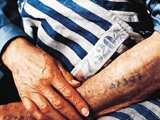 Φωτογραφία για Ο δερματοστίκτης του Άουσβιτς. Ο νεαρός που χτύπαγε τα τατουάζ στους μελλοθάνατους