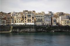 Πυρ και μανία στην Κέρκυρα κατά της Αστυνομίας για μεγάλη φωτιά