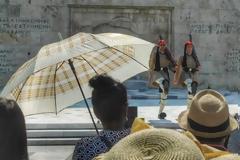 Αυτή είναι η Ελλάδα! Η συγκλονιστική φωτογραφία από την Αθήνα που κάνει το γύρο του Διαδικτύου