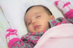 Προσοχή γονείς! Όσα πρέπει να ξέρετε πριν βάλετε την κουβερτούλα μέσα στην κούνια του μωρού