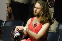 Εξαλλο το Jason-Αντιγόνη αποχώρησε από τη Βουλή ως ένδειξη διαμαρτυρίας