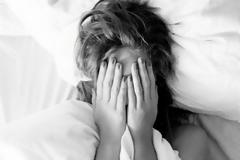 Νομίζουν ότι είμαι δυνατή όμως… εγώ κοιμάμαι μόνη