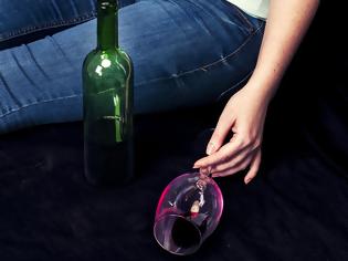 Φωτογραφία για Πίνετε αλκοόλ το βράδυ; Δείτε πώς επηρεάζει τον ύπνο σας