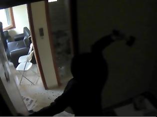 Φωτογραφία για Βίντεο από την επίθεση αντιφασιστών στα γραφεία της Χ.Α στο Ηράκλειο