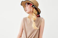 Τα πιο κομψά και οικονομικά tops της αγοράς!