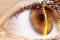 Οι επιστήμονες δημιούργησαν φακούς επαφής που εκτοξεύουν ακτίνες λέιζερ!