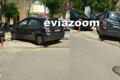 Χαλκίδα: Παρκάρισμα για... όσκαρ! Έκλεισε τη ράμπα αναπήρων και «καβάλησε» το πεζοδρόμιο! (ΦΩΤΟ)