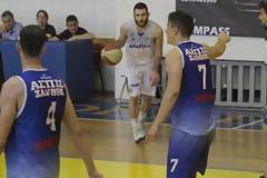 Έβαλε τρίποντο από το...σπίτι του!