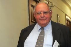 Στο «σκαμνί» ο Πάγκαλος για τους «κοπρίτες δημοσίους υπαλλήλους»