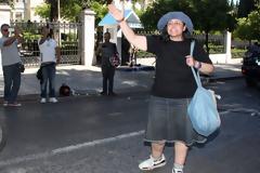 Μάζεψαν την Λουκά από τον Εθνικό Κήπο... (VIDEO)