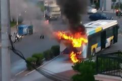 Φωτιά σε λεωφορείο του ΟΑΣΑ στη Νίκαια