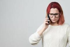 Οι 2 λέξεις που «προδίδουν» άγχος και κατάθλιψη