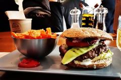 Μια ενδιαφέρουσα επιστημονική εξήγηση για την αγάπη μας στο αλάτι και στο λίπος