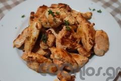 Κοτόπουλο σοτέ με θυμάρι και πιπέρι καγιέν