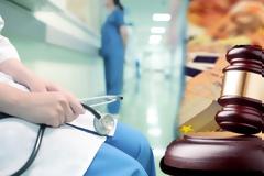 Στις θέσεις τους παραμένουν ως το 2019 οι επικουρικοί γιατροί