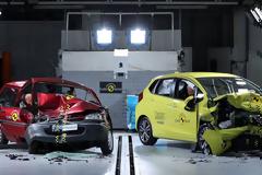 Ανατριχιαστικό Video: Τρακάρισμα με παλιό και με καινούργιο αυτοκίνητο