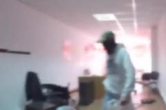 Δείτε το βίντεο από την επίθεση του Ρουβίκωνα