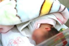 Λάρισα: Οταν οι αστυνομικοί είδαν το καροτσάκι του μωρού, συνέλαβαν τους γονείς!