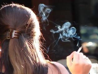 Φωτογραφία για Χανιά:Οι πιτσιρικάδες σβήνουν το τσιγάρο - Μένει να εφαρμοστεί ο αντικαπνιστικός νόμος