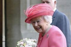 Ο λόγος που η βασίλισσα Ελισάβετ δεν φοράει παντελόνι σε δημόσια εμφάνιση - Η μοναδική φορά που φόρεσε και γιατί [photos]