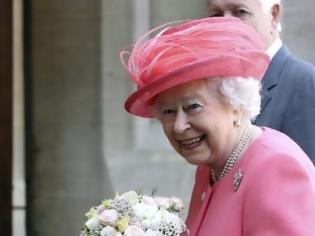 Φωτογραφία για Ο λόγος που η βασίλισσα Ελισάβετ δεν φοράει παντελόνι σε δημόσια εμφάνιση - Η μοναδική φορά που φόρεσε και γιατί [photos]