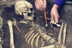 Σοκαριστικό: Η σπάνια και ανατριχιαστική ιστορία της γυναίκας που γέννησε στον τάφο της