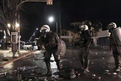 Ντου οπαδών της ΑΕΚ στον σύνδεσμο του ΠΑΟΚ στην Ομόνοια!