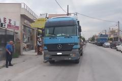 Έχασε τη ζωής η 82χρονη που παρασύρθηκε από νταλίκα